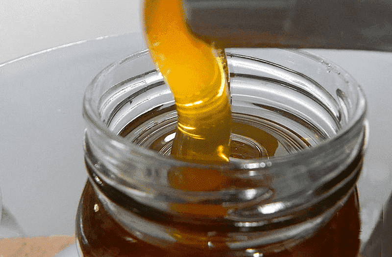 Miel de abejas mejora cualidades del yogur